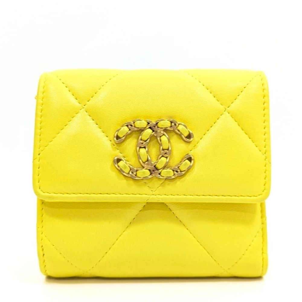 Chanel 19 Tri-Fold Wallet – Yellow Lambskin with Gold Chain CC Logo